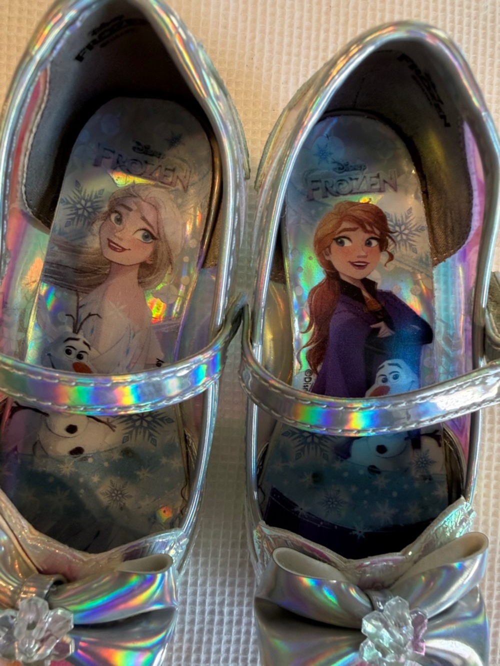Disney Iridescent Silver Frozen Mary Jane Shoes with Bow Size 8 Kids - Picture 6 of 15